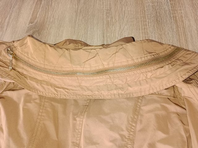 Gabardina Massimo Dutti color miel