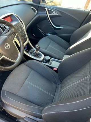 Opel Astra 2011