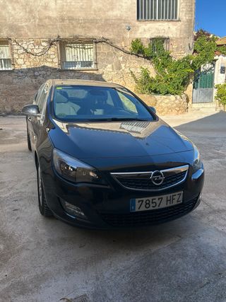 Opel Astra 2011