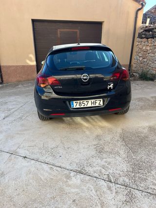 Opel Astra 2011