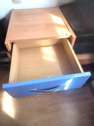 Estantería de pared y cajonera