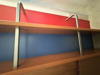 Estantería de pared y cajonera