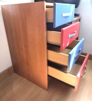 Estantería de pared y cajonera