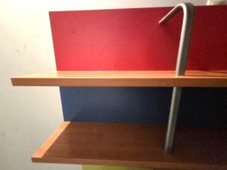 Estantería de pared y cajonera