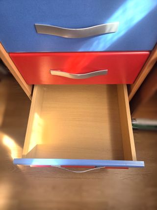 Estantería de pared y cajonera