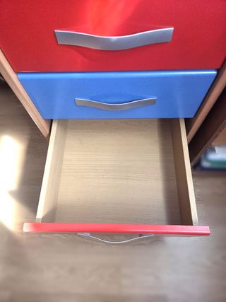 Estantería de pared y cajonera