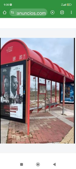 Trabajo de mantenimiento de marquesinas de autobús