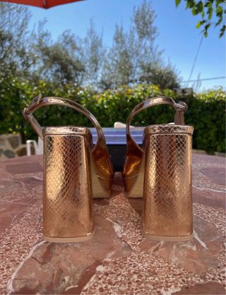 Tacones dorados plataforma