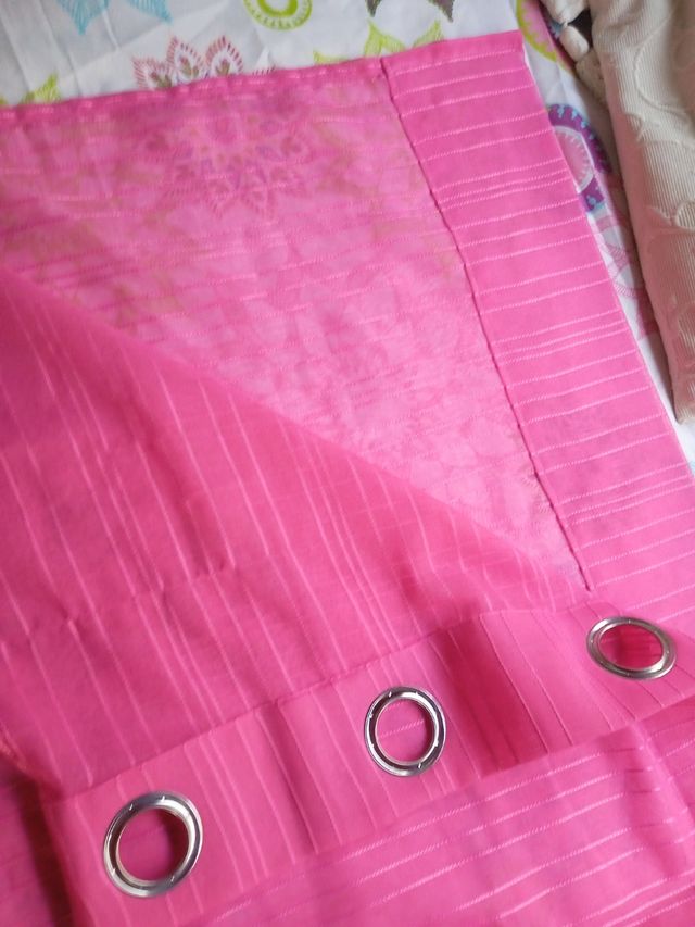 Cortina Fucsia con Anillas Nueva