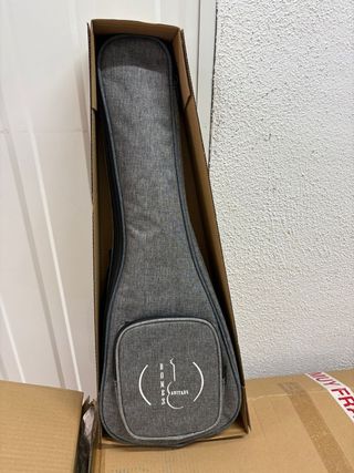 Ukelele Bones SP210C concierto con funda inlcuida
