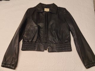 Chaqueta de piel negra para mujer