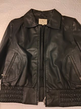 Chaqueta de piel negra para mujer