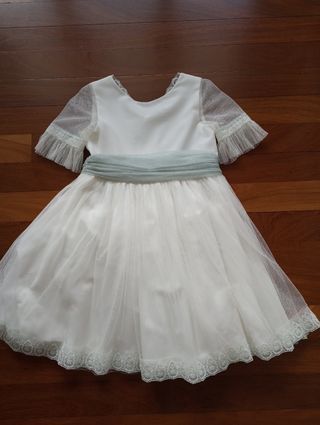 Vestido corto de fiesta o comunión blanco.