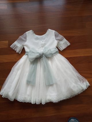 Vestido corto de fiesta o comunión blanco.