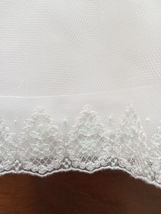 Vestido corto de fiesta o comunión blanco.