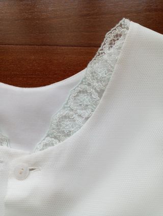 Vestido corto de fiesta o comunión blanco.
