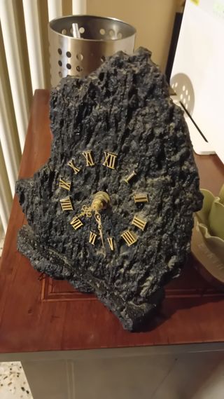 Orologio da tavolo in pietra fatto a mano