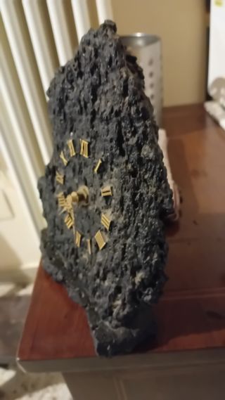 Orologio da tavolo in pietra fatto a mano