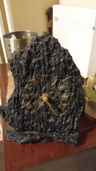 Orologio da tavolo in pietra fatto a mano