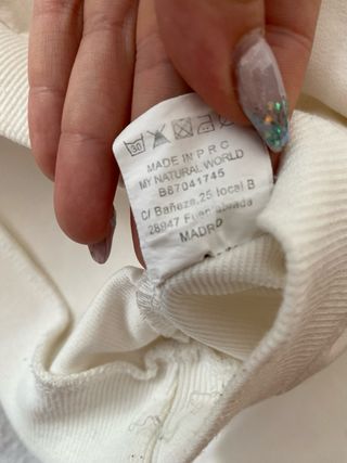 Sudadera corta blanca con cremallera