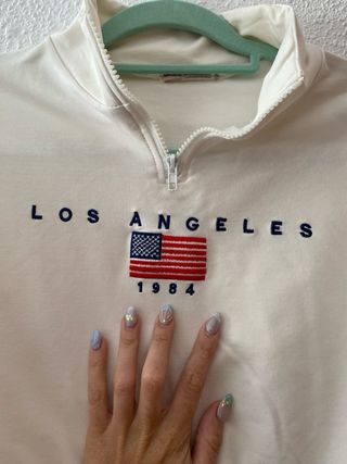 Sudadera corta blanca con cremallera