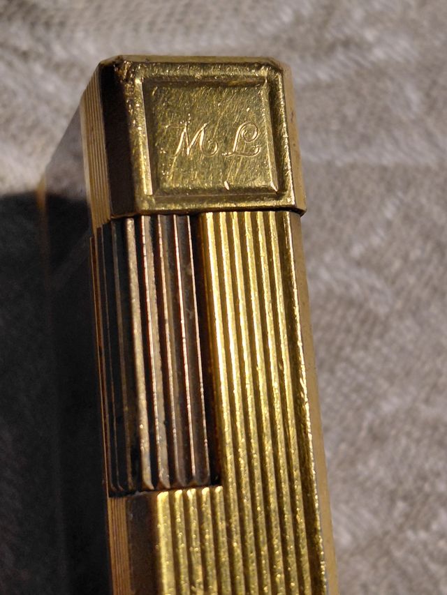 Mechero Dupont en laca china marrón y baño oro