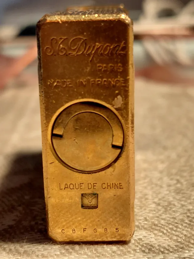 Mechero Dupont en laca china marrón y baño oro