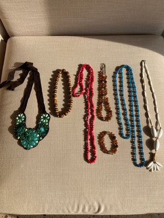 Lote 6 collares y 1 pulsera bisutería