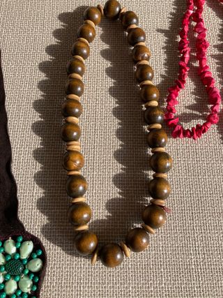 Lote 6 collares y 1 pulsera bisutería