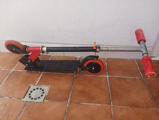 Patinete infantil de 2 ruedas rojo y negro