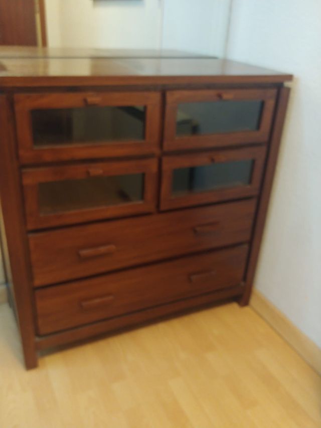 Recibidor de madera con espejo