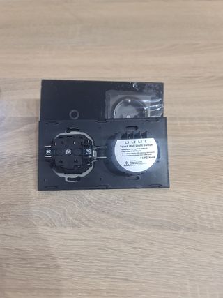 Interruptor Táctil + Enchufe Negro