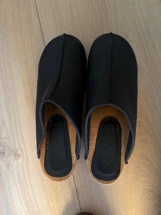 Zuecos de piel Sanita negros, usados muy poco