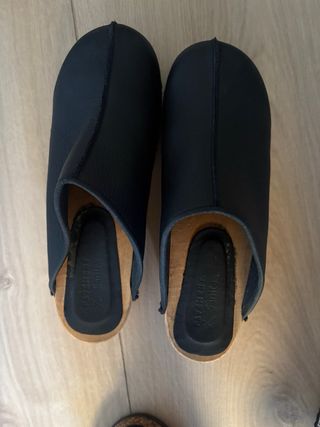 Zuecos de piel Sanita negros, usados muy poco