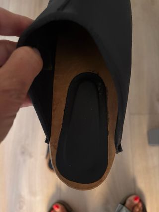 Zuecos de piel Sanita negros, usados muy poco