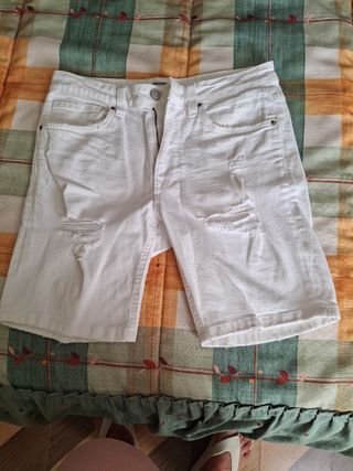 Pantalones cortos blancos rotos