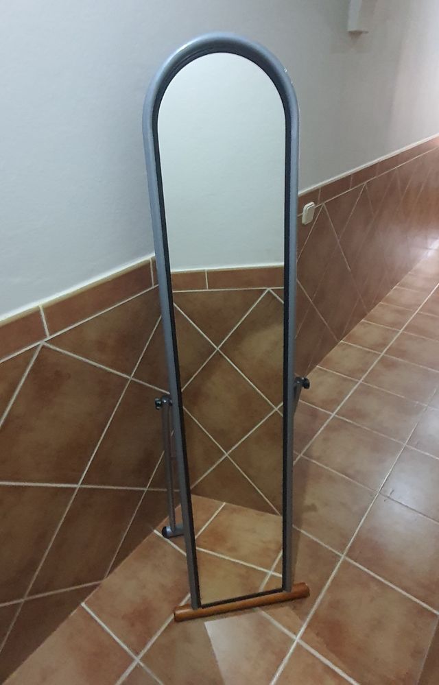 Espejo de pie , Habitación