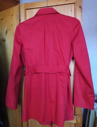 Gabardina corta Zara roja