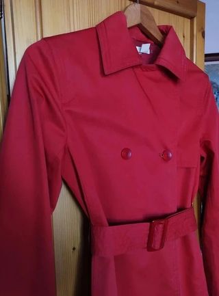 Gabardina corta Zara roja