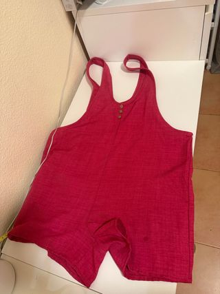 Mono rosa fucsia con botones