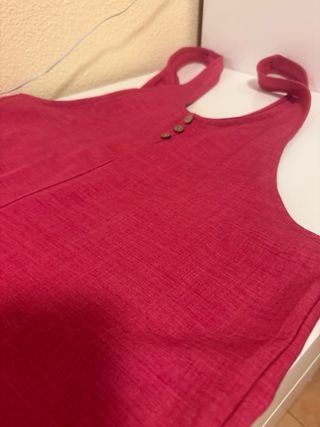 Mono rosa fucsia con botones