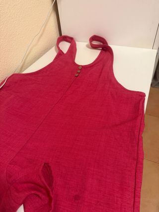 Mono rosa fucsia con botones