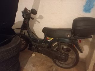 Moto clásica negra 49 dervi estar