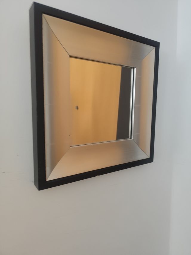Espejo Cuadrado Marco Negro y Plateado