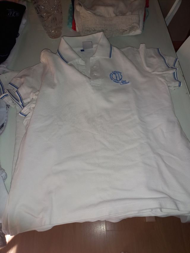 Polo blanco niño con logo regina mundi 