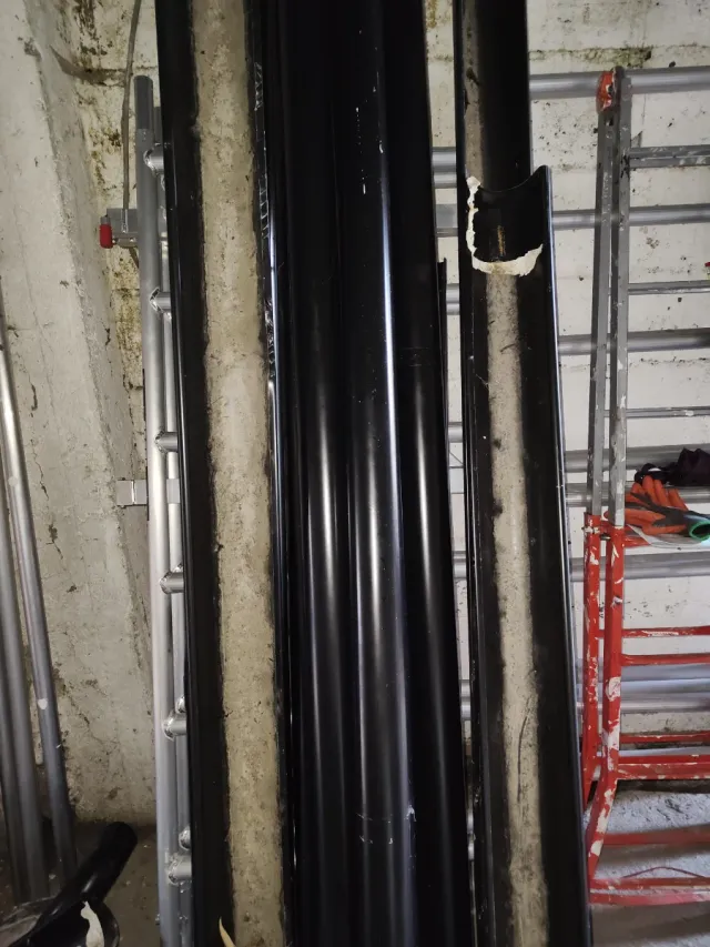 Canalón aluminio lacado negro mate 80mm + bajantes