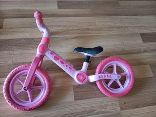 Bicicleta de equilibrio rosa