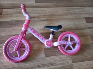 Bicicleta de equilibrio rosa