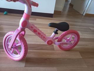 Bicicleta de equilibrio rosa