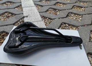 Sillín de bicicleta negro